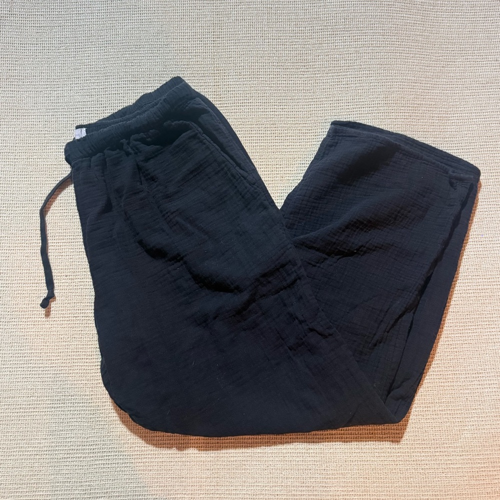 Aritzia Little moon black linen pants